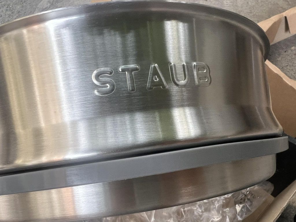 Nồi gang đúc tròn màu xanh kèm xửng hấp 26cm 5.2L Staub 1133885 - Ảnh 14
