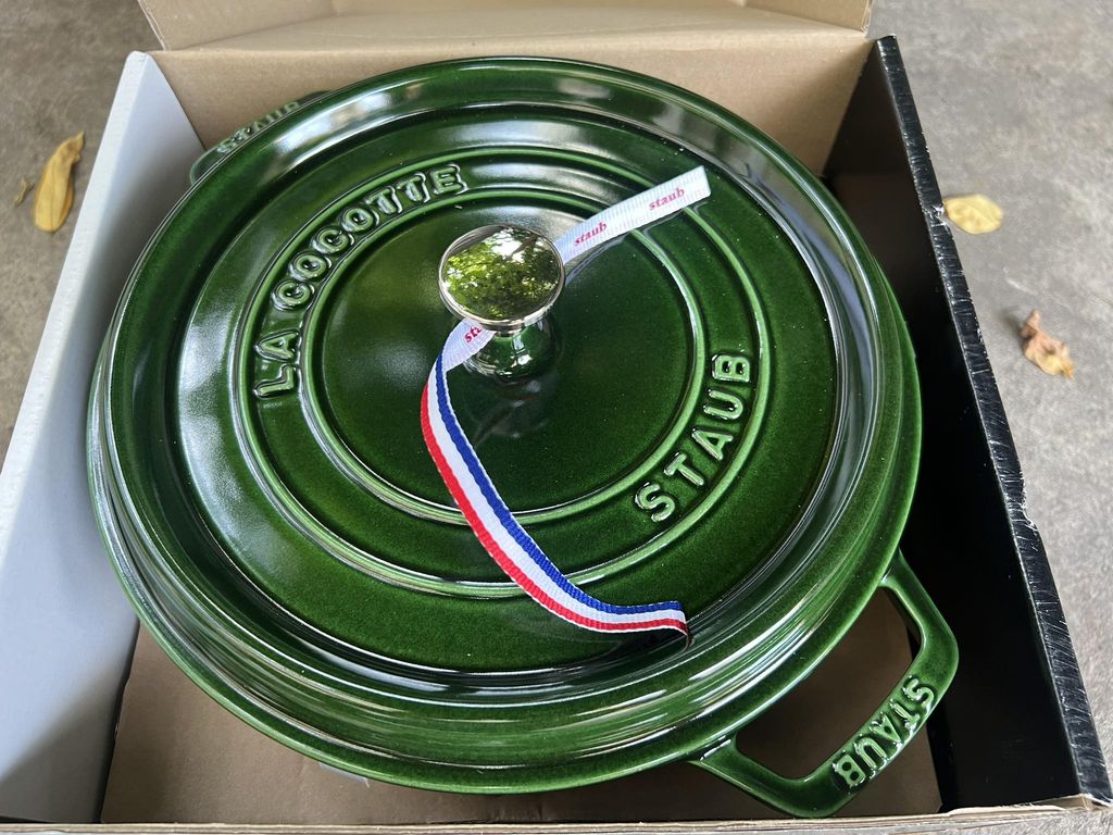 Nồi gang đúc tròn màu xanh kèm xửng hấp 26cm 5.2L Staub 1133885 - Ảnh 18