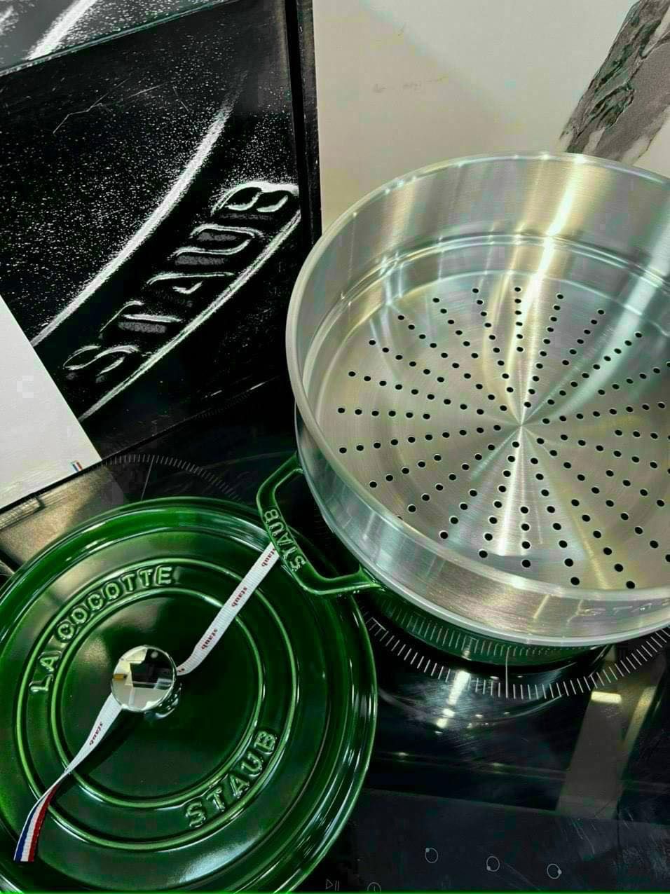 Nồi gang đúc tròn màu xanh kèm xửng hấp 26cm 5.2L Staub 1133885 - Ảnh 5
