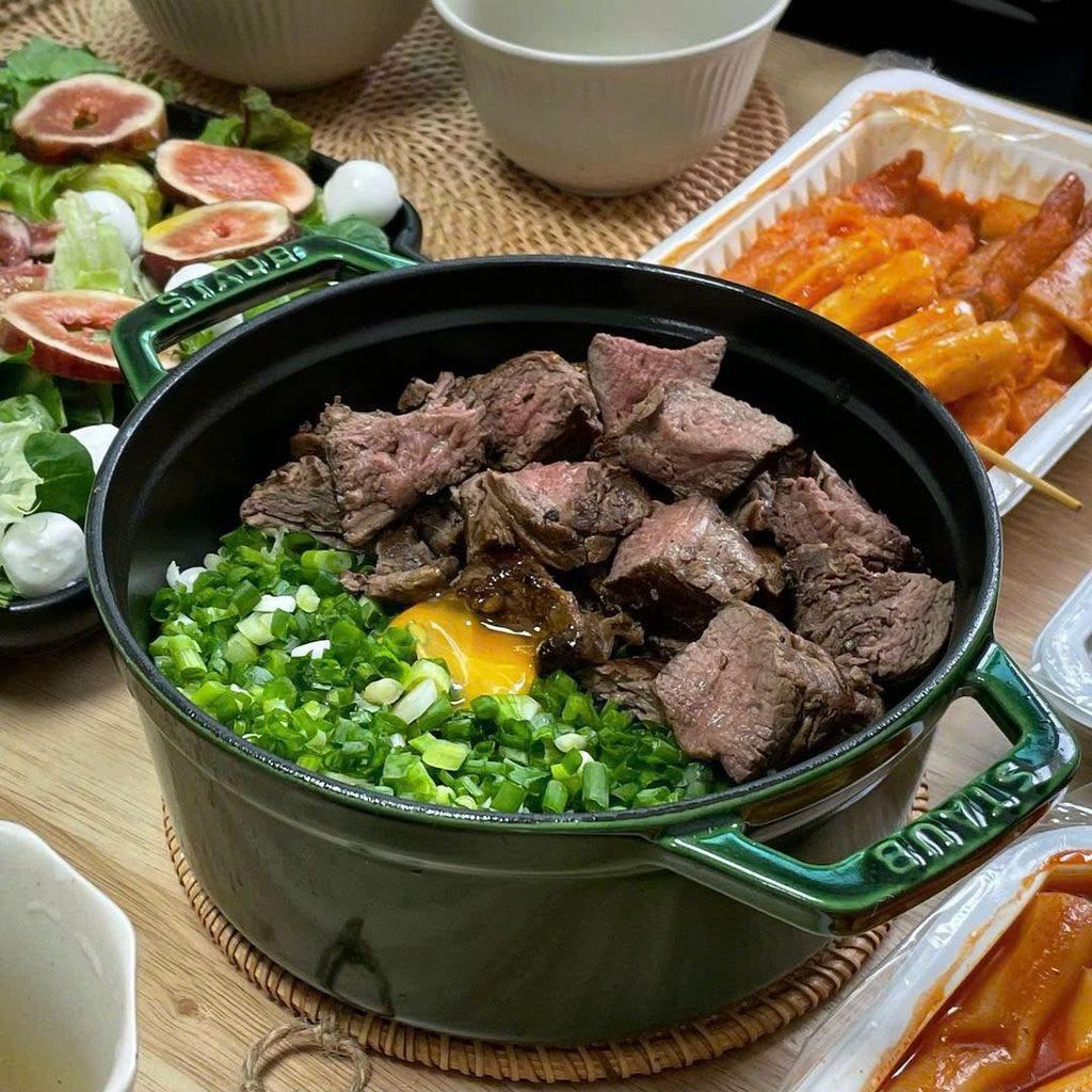 Nồi gang đúc tròn màu xanh kèm xửng hấp 26cm 5.2L Staub 1133885 - Ảnh 6